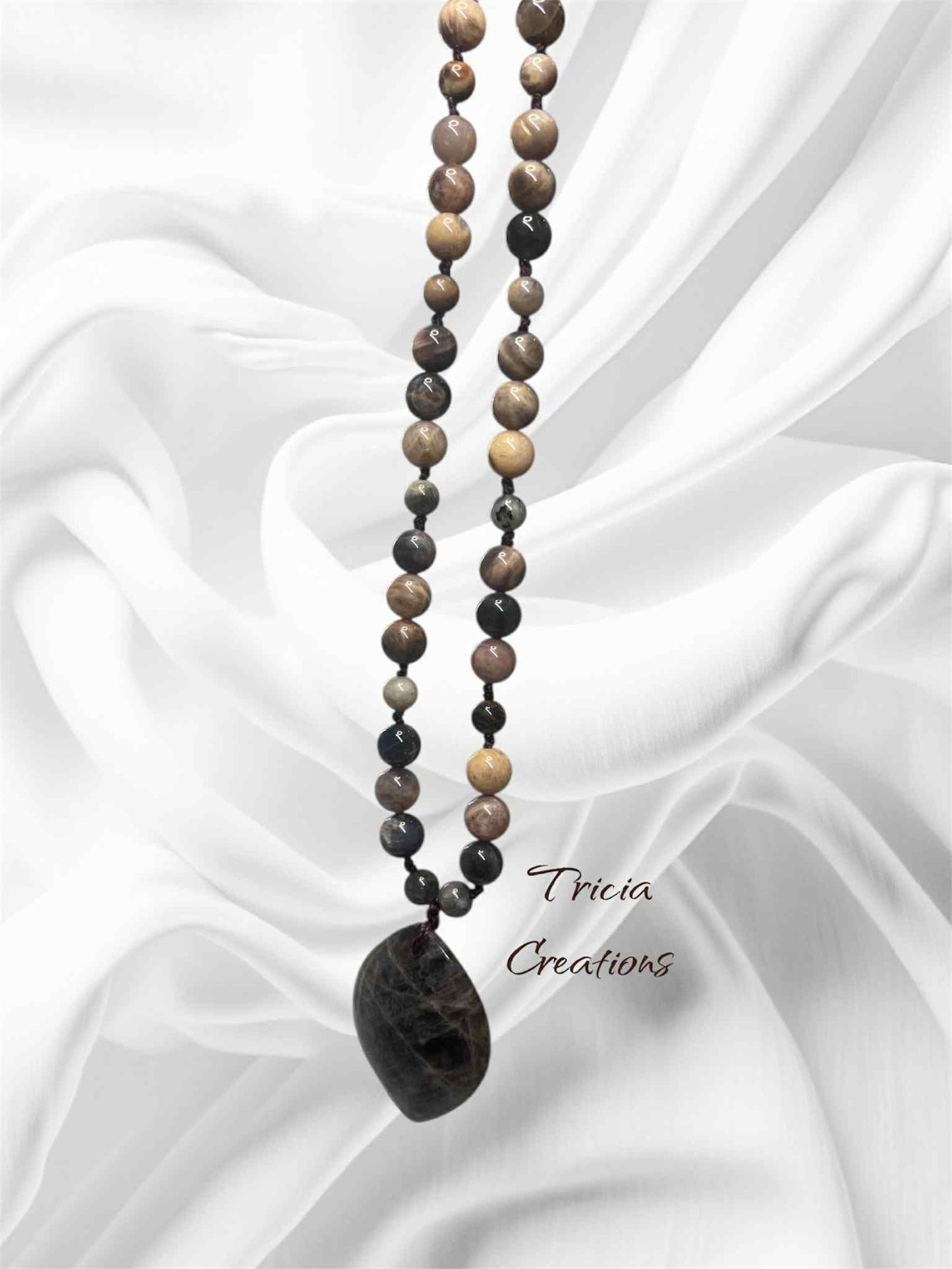 Collier : Pierre de lune noir