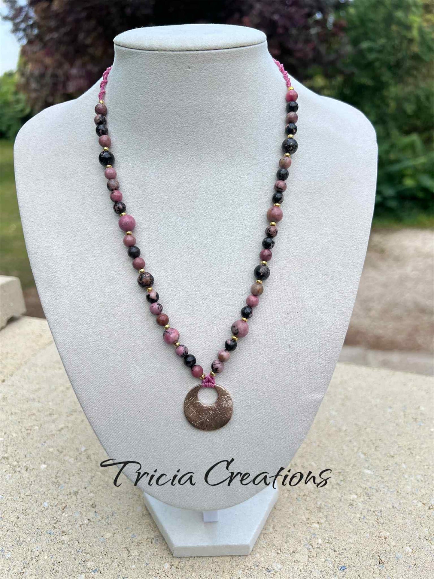 Collier Rhodonite noir