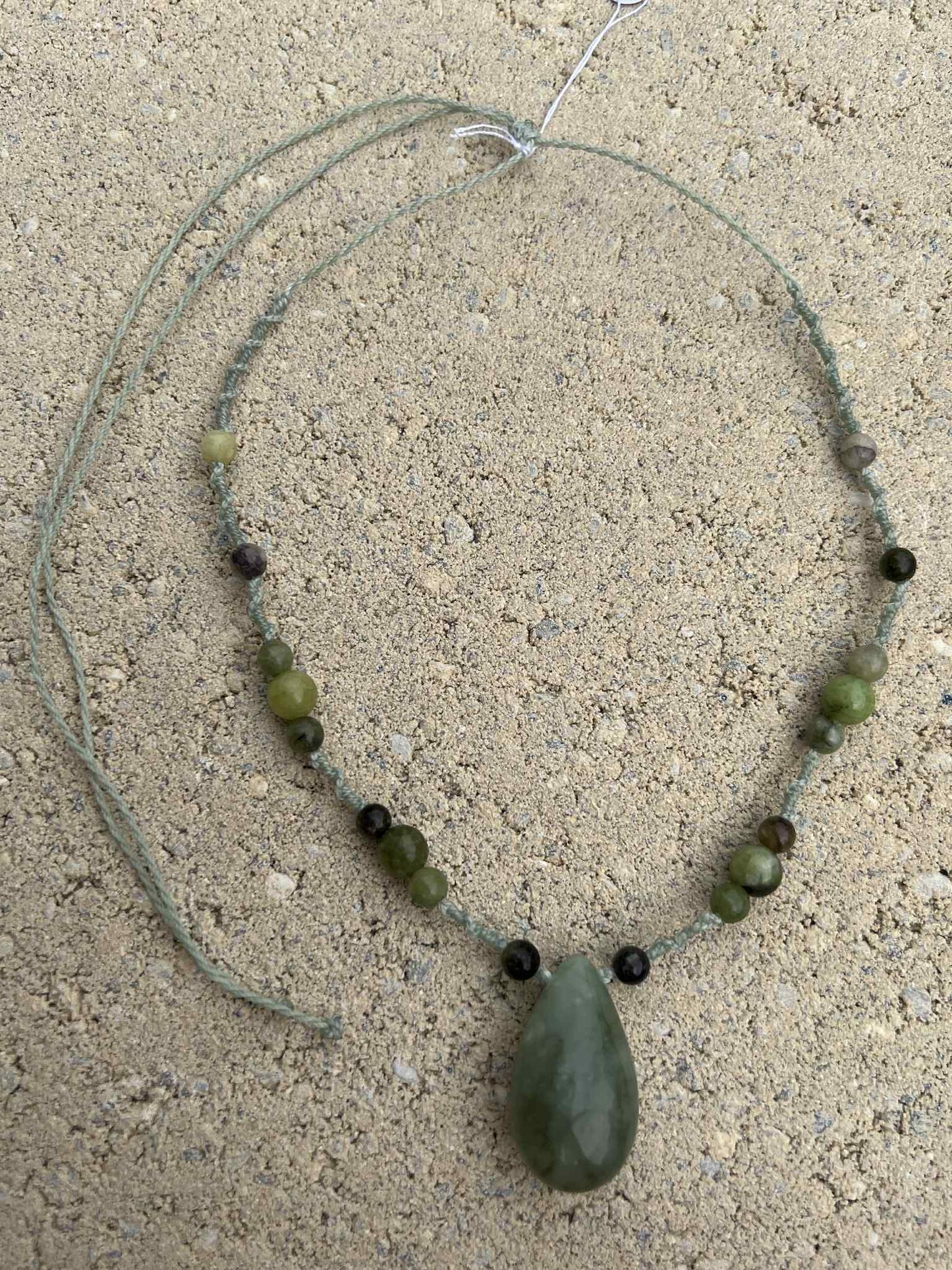 Collier : Jade néphrite