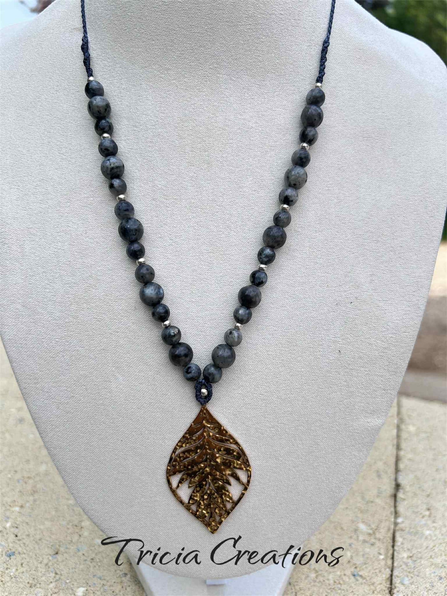 Collier Larvikite