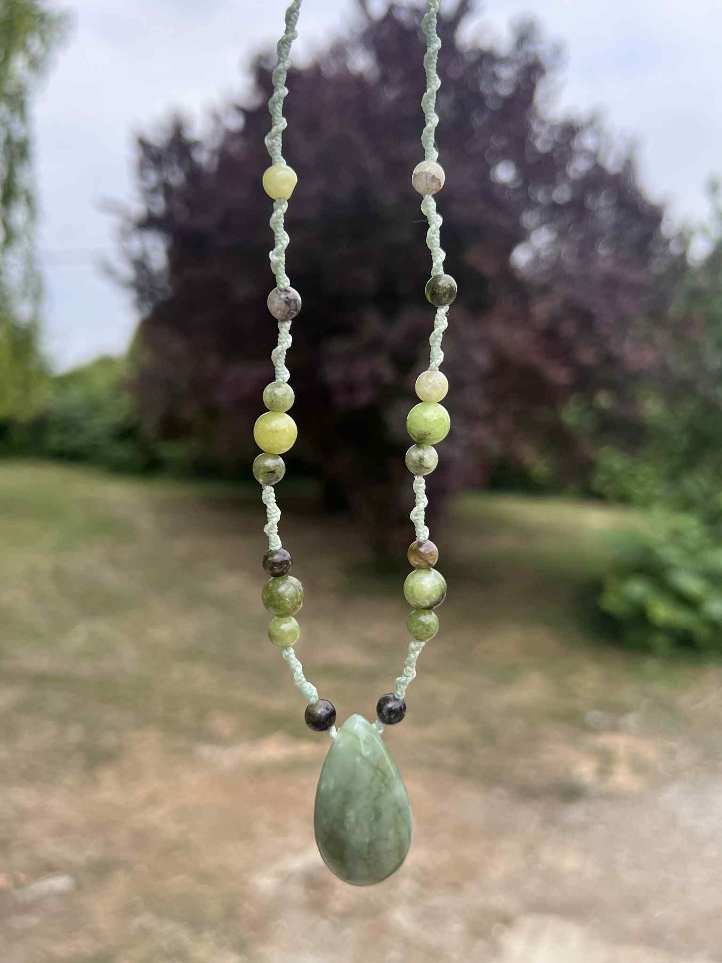 Collier : Jade néphrite
