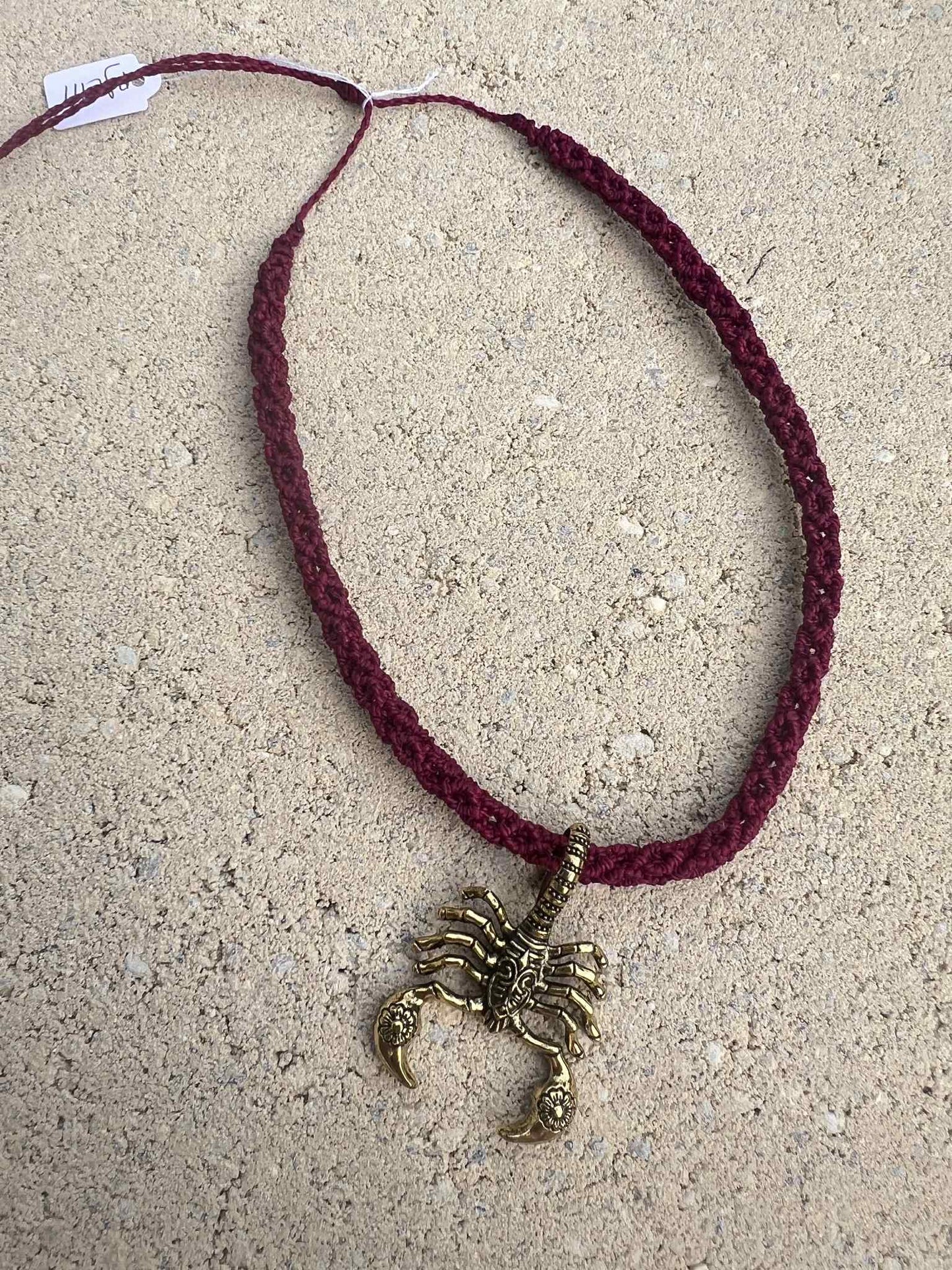 Collier scorpion
