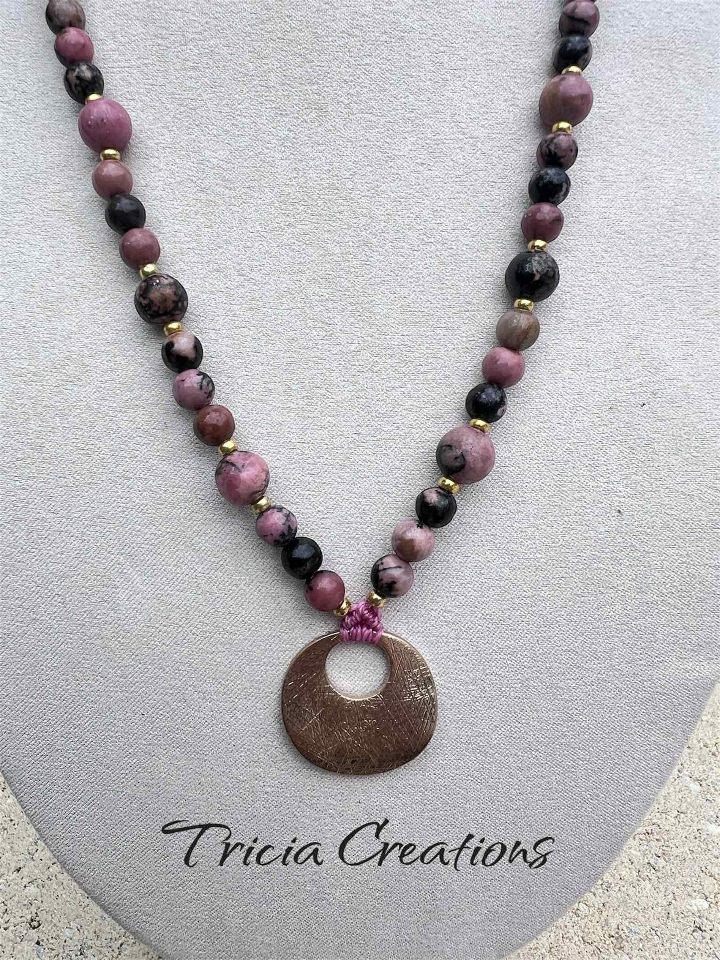 Collier Rhodonite noir