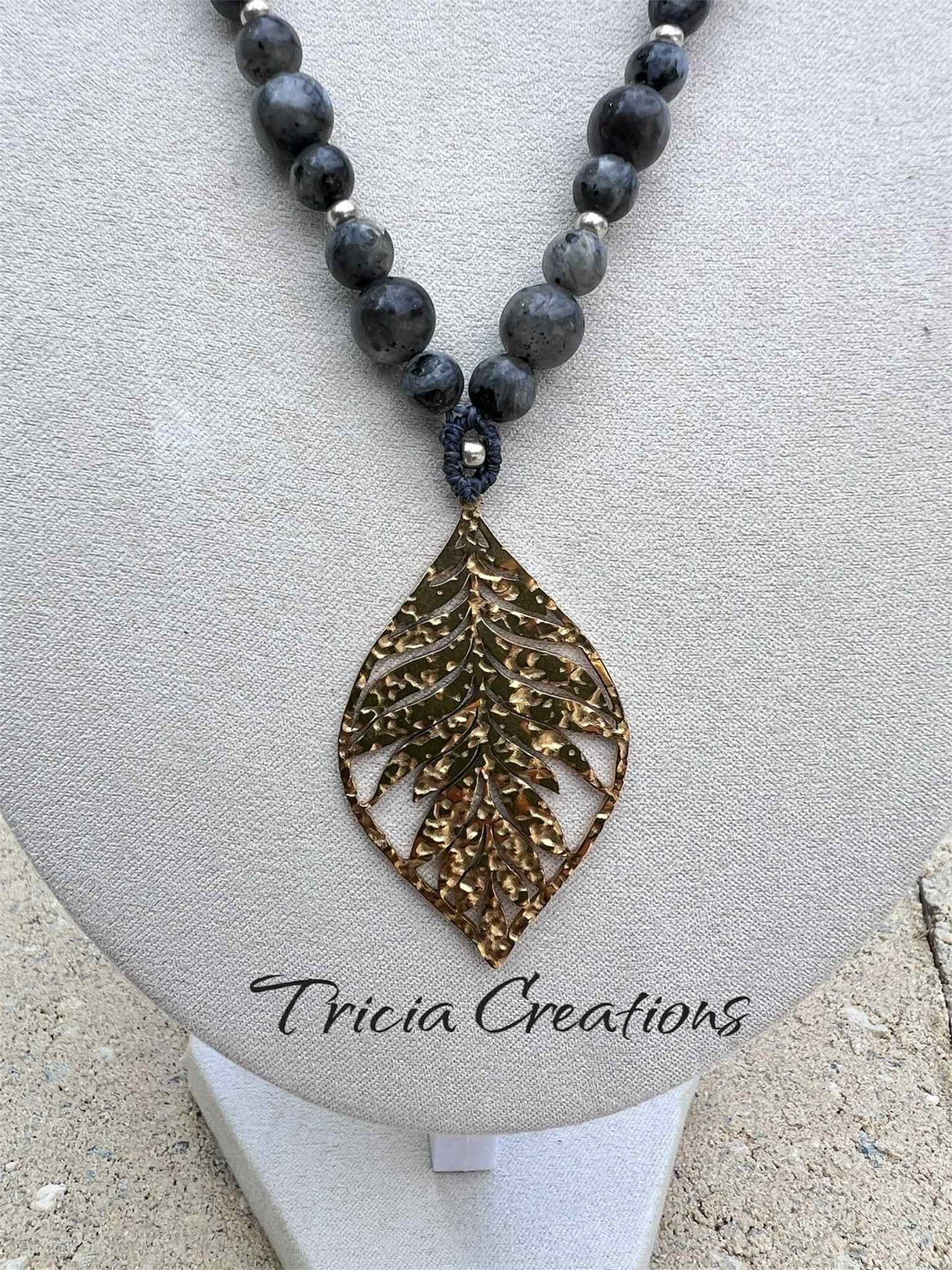 Collier Larvikite