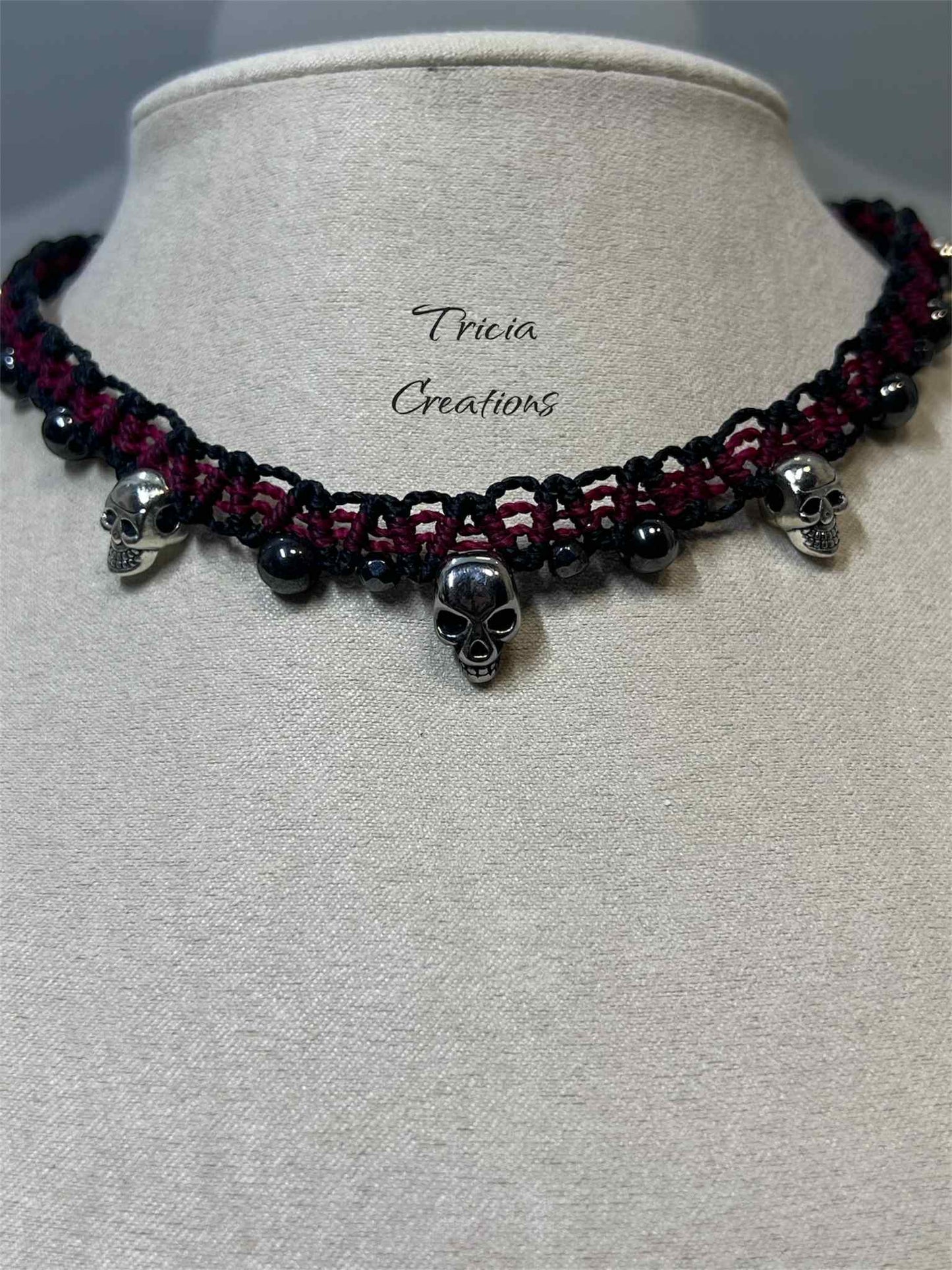 Collier tête de mort : Hématite