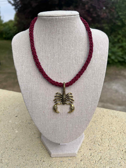 Collier scorpion