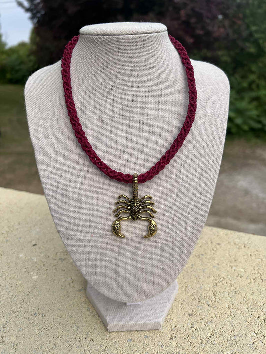 Collier scorpion