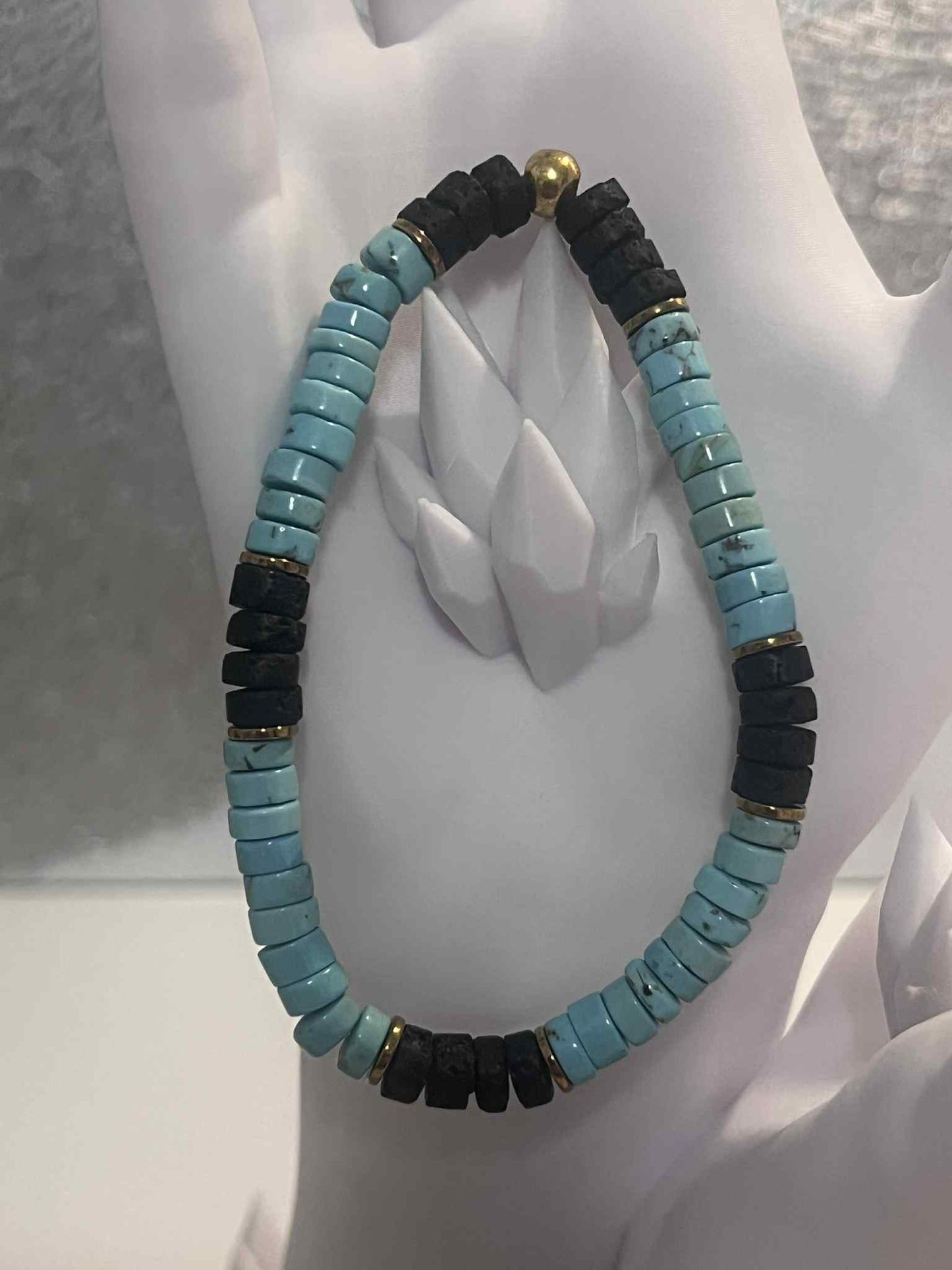 Bracelet : Howllite - Pierre de lave - Hématite