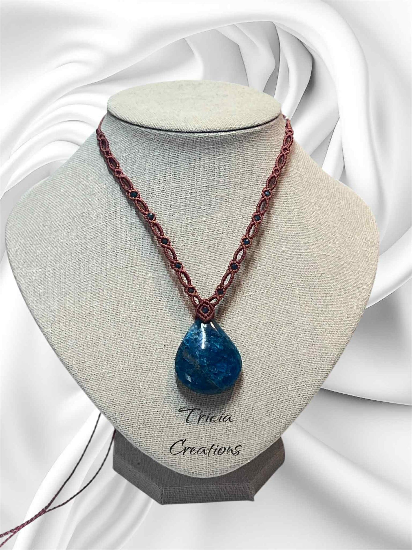 Collier : Apatite bleu
