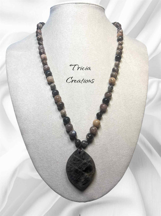 Collier : Pierre de lune noir